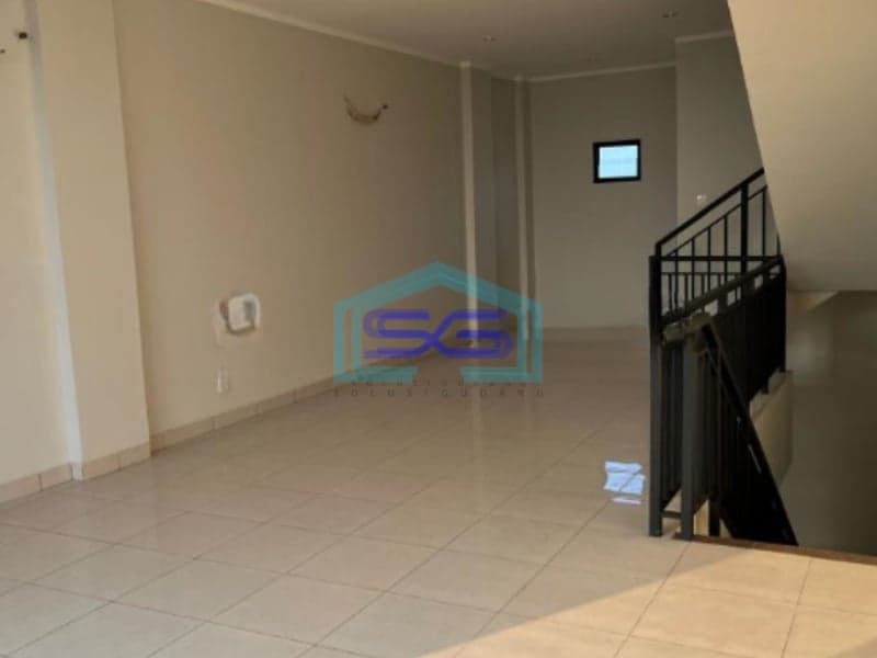 Disewakan 1 Unit Ruko di Summarecon Crown Gading Bekasi Luas Bangunan 194m2