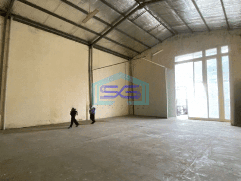 Disewakan Gudang Siap Huni Lokasi Bebas Banjir di Penggilingan Jakarta Timur Luas Bangunan 180 m²