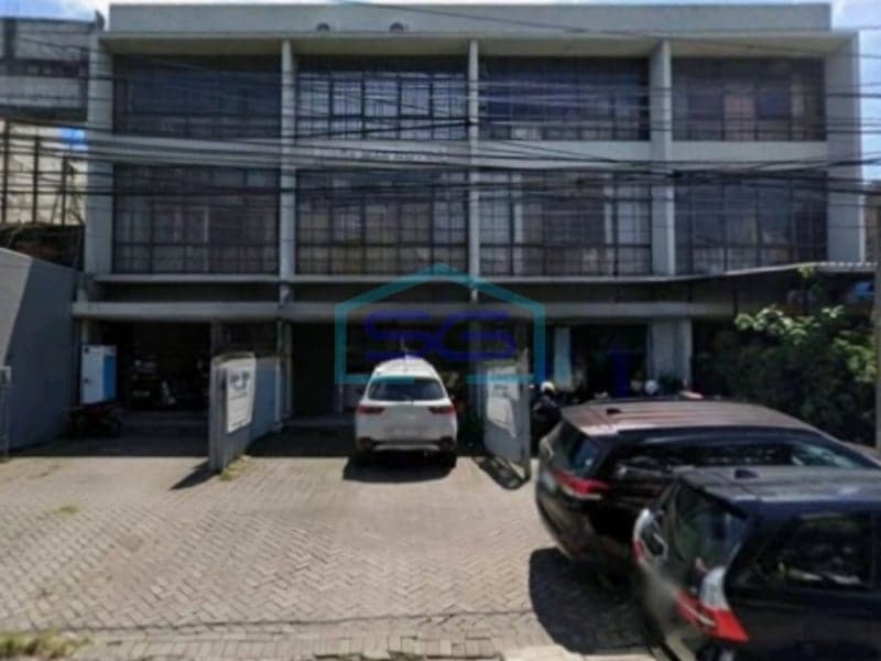 Ready-to-Use Shophouse for Sale, Building Area 230 sqm, Flood-Free Location in Tandes Surabaya