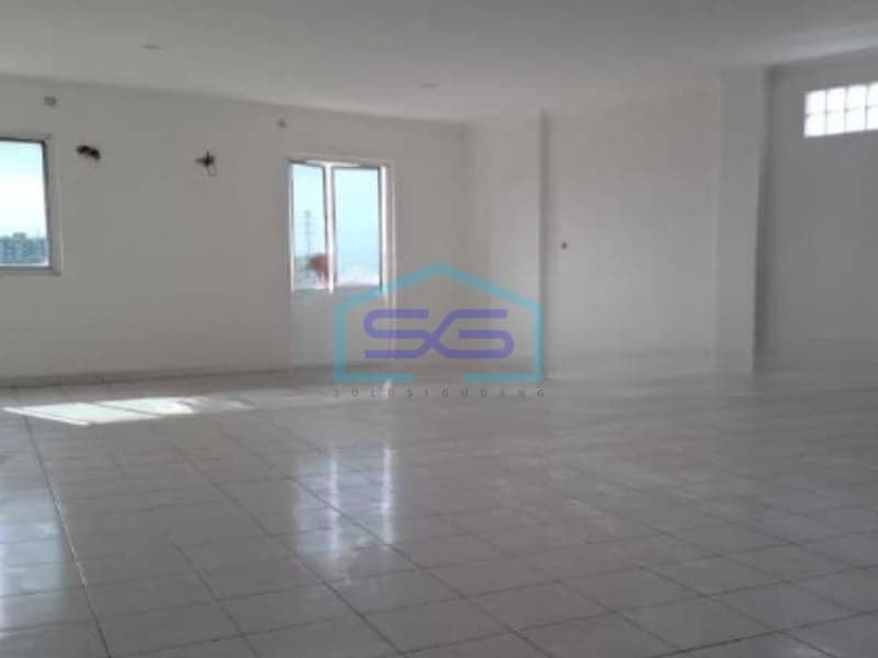 For Rent: Spacious Shophouse, Land Area 189 m², Located in Tambora, West Jakarta