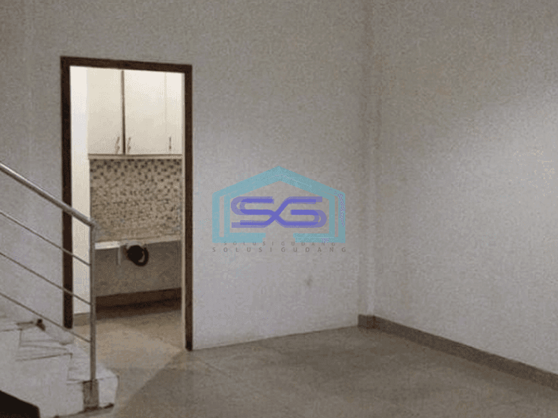 Disewakan Ruko Hook Strategis Bangunan 2 Lantai Luas 220m2