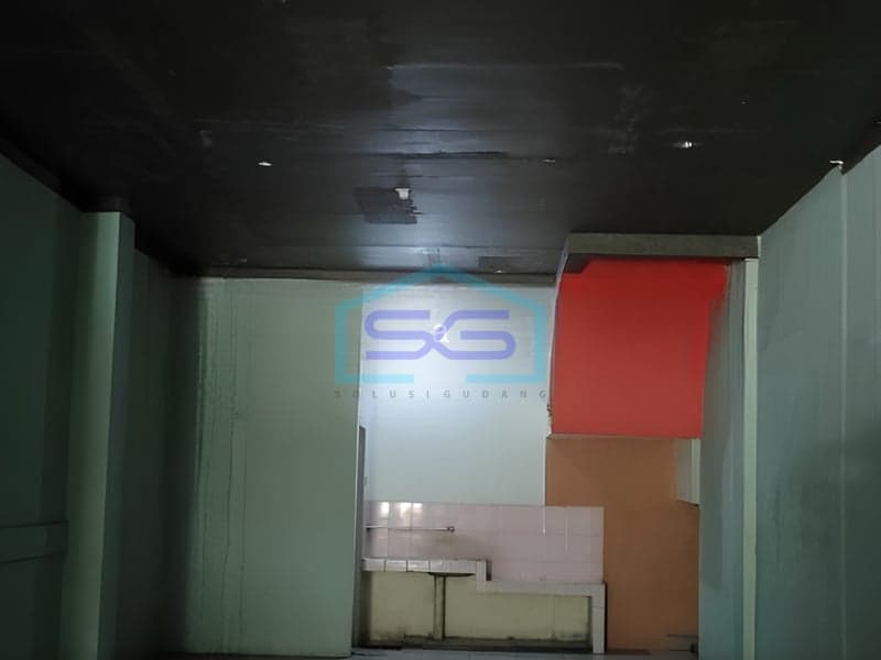 Disewakan Ruko Lokasi Strategis di Mainroad Sudirman, Bandung LB 120 m²