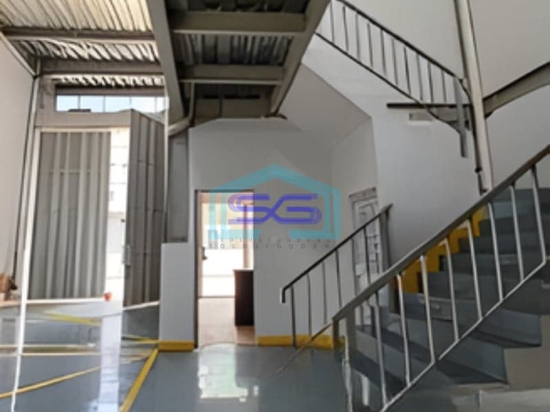 Dijual Gudang 2 Lantai Ada Kantor 4 Lantai+Rooftop di Kalideres Jakarta Barat LB 638m2