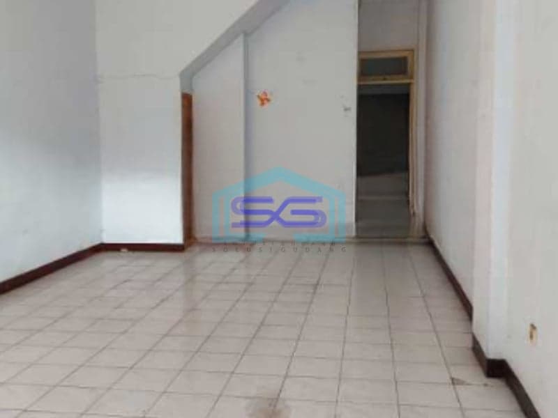 Disewakan Ruko Baru Lokasi Pinggir Jalan Raya Daan Mogot Tangerang Luas Bangunan 230 m²