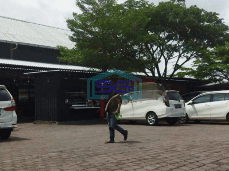 Disewakan gedung komersil dengan parkiran luas di Denpasar Bali