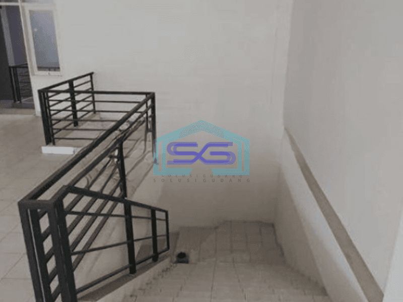 Disewakan Ruko 3 Lantai Luas Bangunan  486 m² Lokasi Strategis di Cipondoh Tangerang