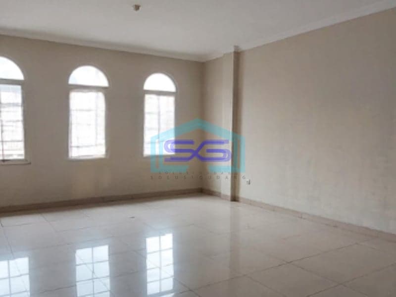 Disewakan Ruko 3 Lantai Luas Bangunan  262 m² Lokasi di Jakarta Barat