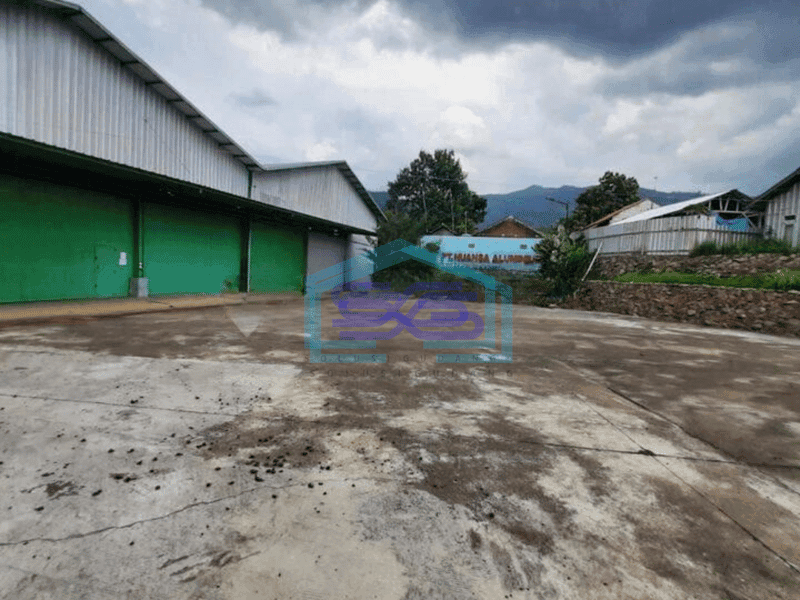 Dijual Gudang di jalan caringin