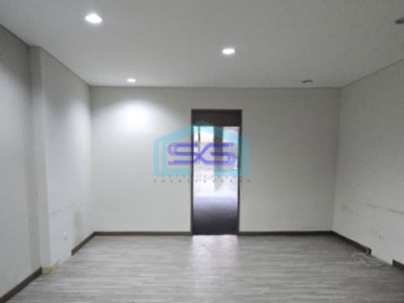 Disewakan Ruko Siap Pakai Bebas Banjir Luas Bangunan  237 m² di Alam Sutera Tangerang