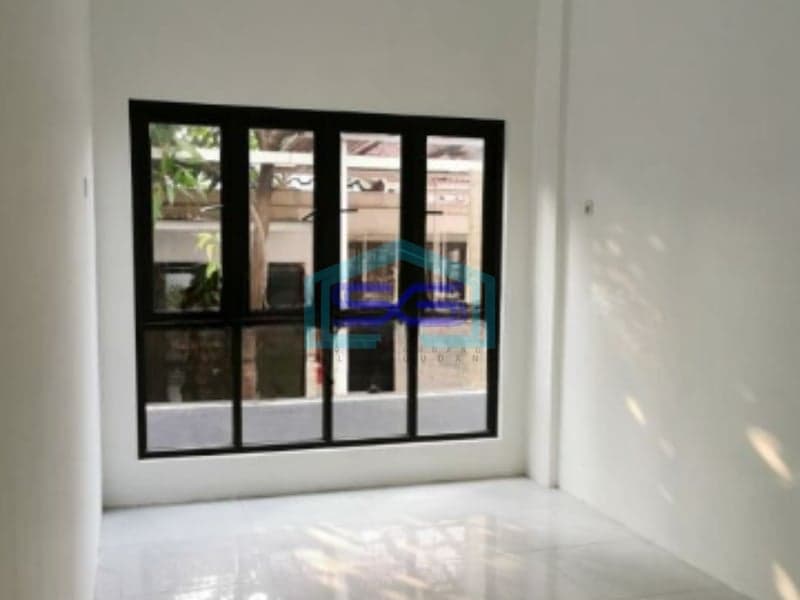 Dijual Ruko Bisnis di Kebon Jeruk Jakarta Barat Luas Bangunan 300m2