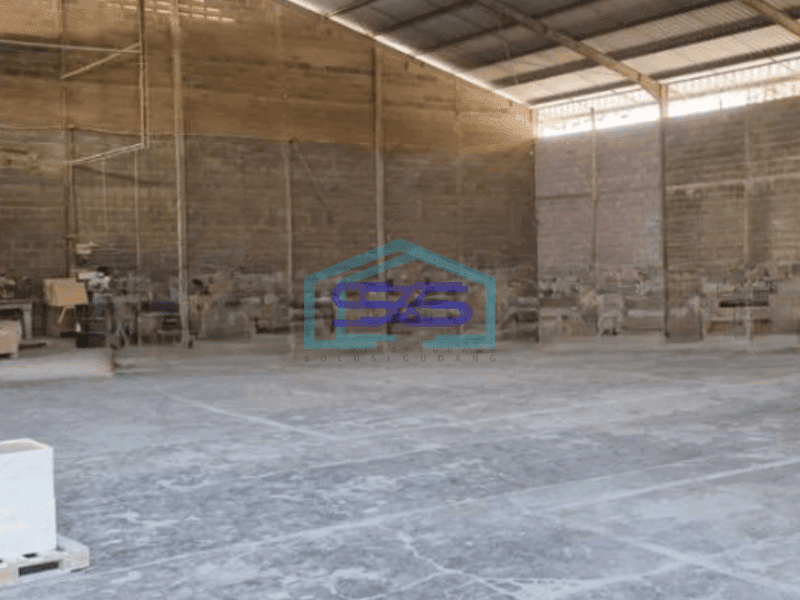 Dijual Cepat Gudang Luas Bangunan  1000 m² Lokasi Bebas Banjir di Pasuruan Jawa Timur