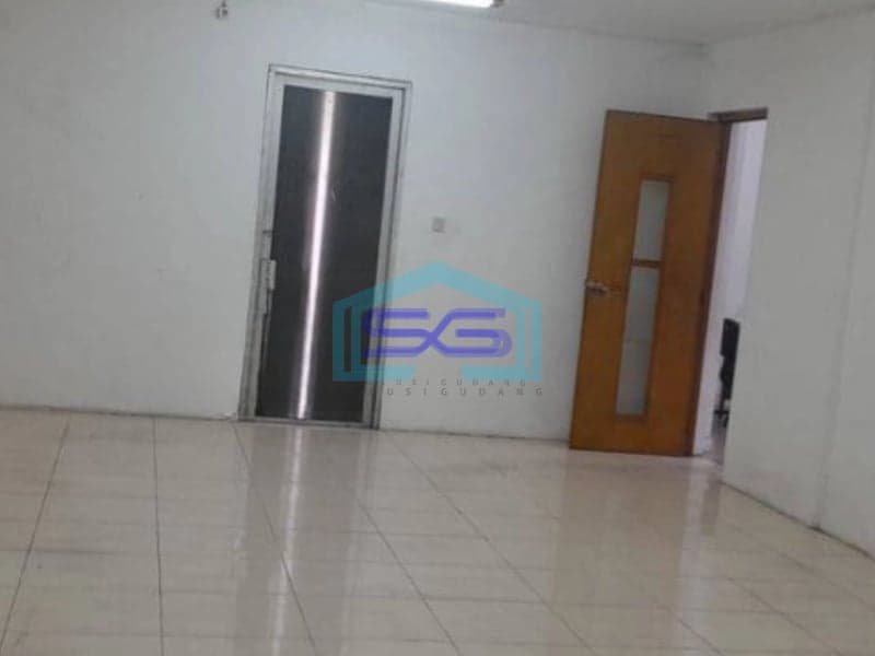 Disewakan Gudang Ada Kantor Luas Bangunan 600 m² di Karawaci Tangerang