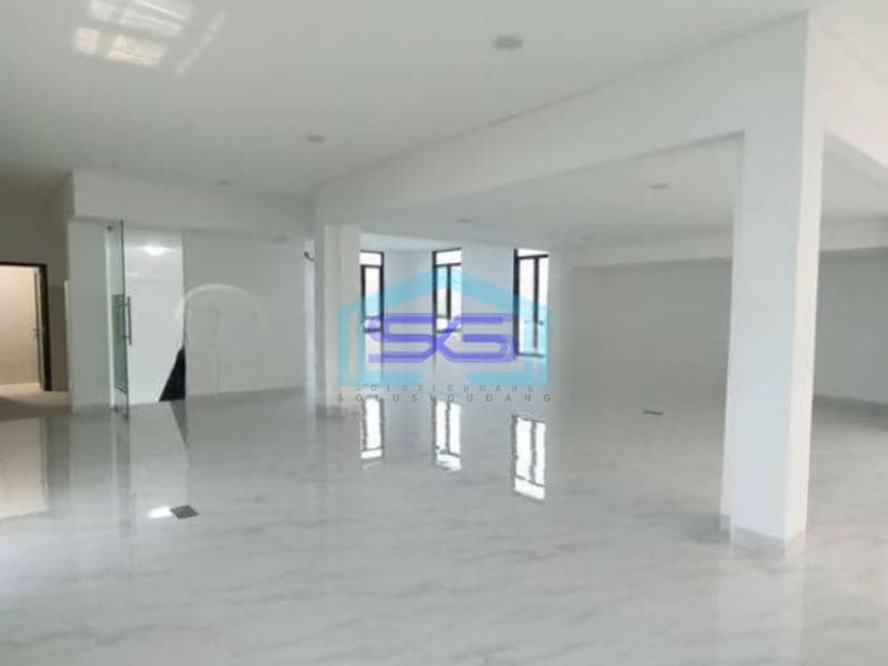 Disewakan Ruko 4 Lantai di Area Yang Sangat Strategis di Jakarta Selatan LB 1200m2