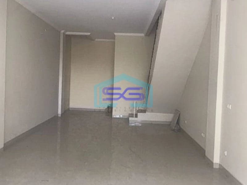 Disewakan Ruko Green Lake City Hadap Jalan Utama Jakarta Barat LB 225m2