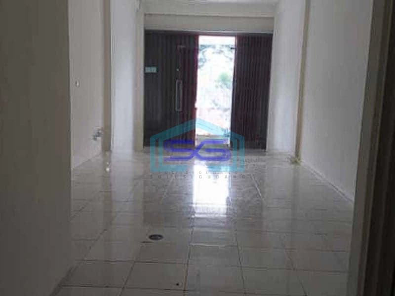 Disewakan Ruko 4 Lantai di pos Pengumben Kebon Jeruk Jakarta Barat LB 240m2