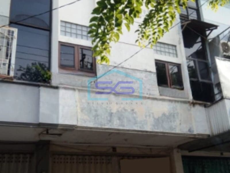 For Sale: Spacious Shophouse, Land Area 110 m², Located in Surabaya City