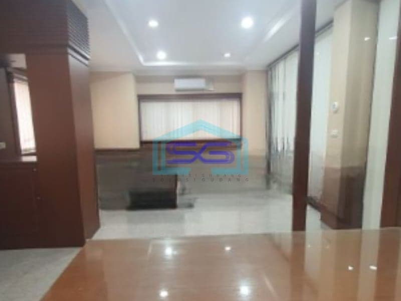 Disewakan Ruko Ada Lift Luas Bangunan  600 m² Lokasi di Mangga Dua Jakarta Barat