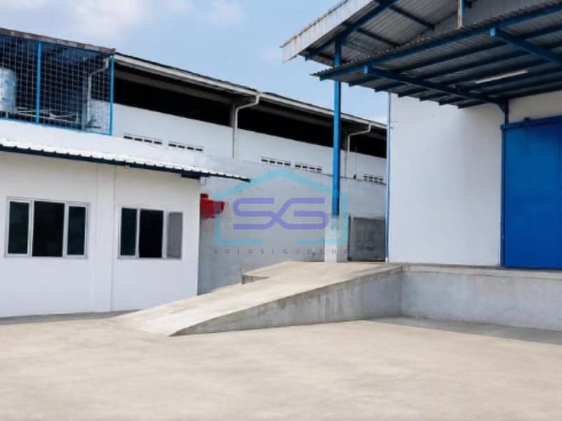 Warehouse for Sale with Container Access, Flood-Free in Kamal Raya, North Jakarta, Building Area 900 sqm