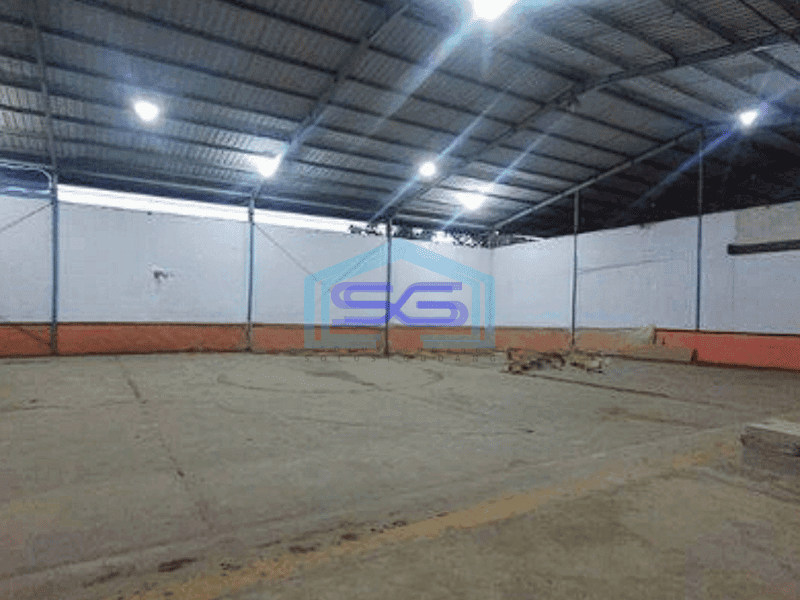 Disewakan Bangunan Gudang Luar Kawasan Strategis di Daerah Jababeka Bekasi LT 600m2