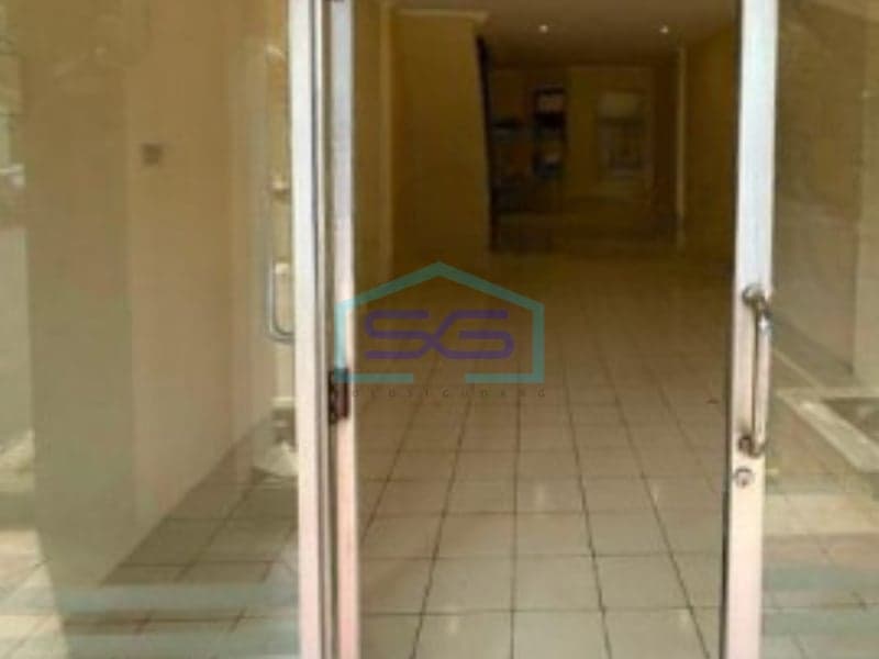 Disewakan Ruko 2 Lantai Lokasi di Depok Jawa Barat Area Parkir Luas