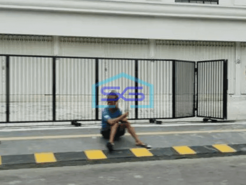 Disewakan ruko baru bangunan tiga lantai di kota madiun