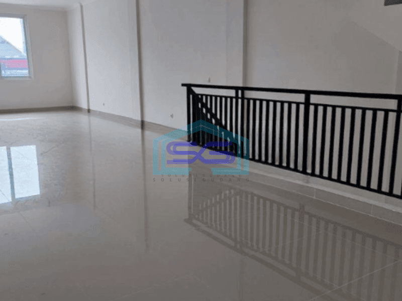 Disewakan Ruko Hadap Jalan Raya Karang Tengah Tangerang Luas Bangunan 870 m²