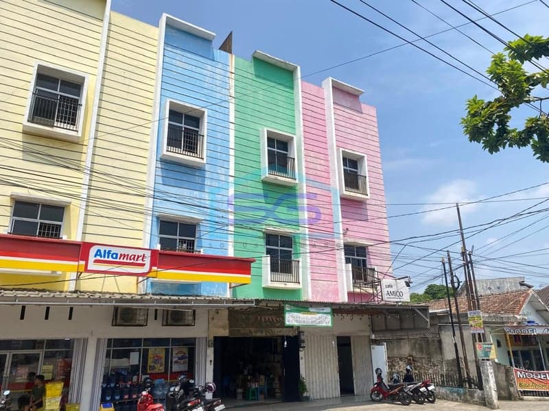 苏南巨港市前餐厅楼宇出售，土地面积284平方米