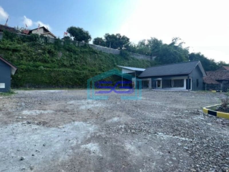 Dijual Tanah Strategis Pinggir Jalan Raya Sudah Ada Bangunan Kantor Cocok Untuk Berbagai Usaha Semarang Barat LT 2302m2