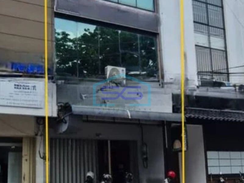 Shop House for Sale in Central Semarang, Central Java, Built-up Area 210 m²