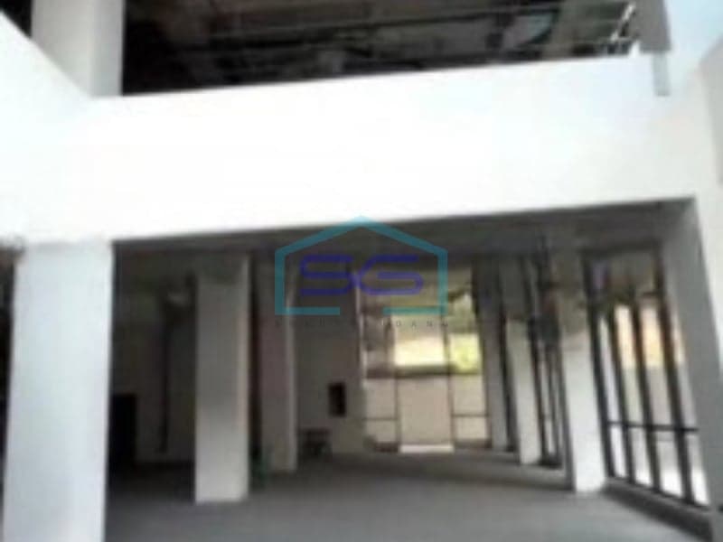 出售办公室，建筑面积3229平方米，位于雅加达南部，可立即入住