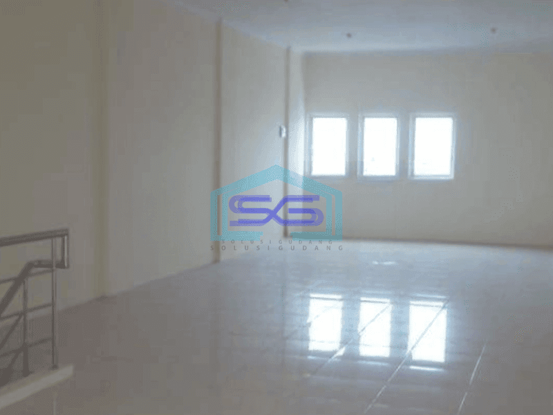 Disewakan Ruko Lokasi Pinggir Jalan Luas Bangunan  425 m² di Tubagus Angke Jakarta Barat