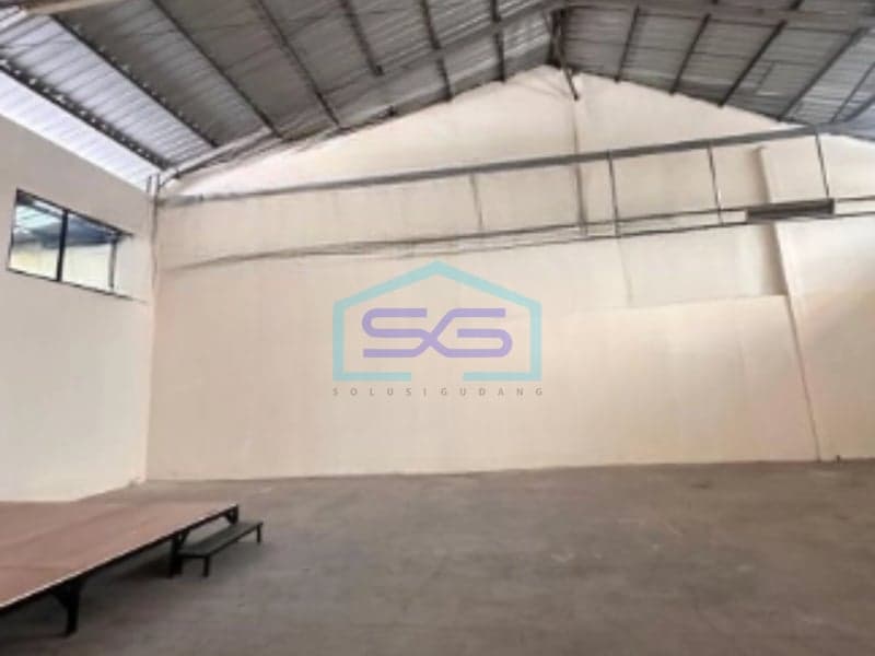 Disewakan Gudang Luas Bangunan 400 m² Lokasi Bebas Banjir di Depok