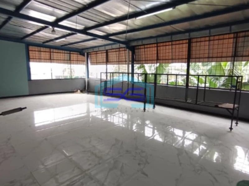 Disewakan Ruang Usaha yang Strategis Ex Showroom Motor di Bekasi Timur LB 450m2