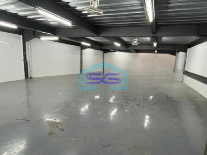 Disewakan Gudang Ada Lift Barang Luas Tanah 240 m² Lokasi Jakarta Utara