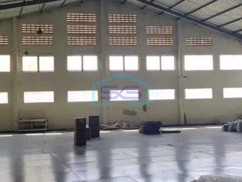 中爪哇三宝垄Ngaliyan前工厂仓库出售，土地面积1050平方米