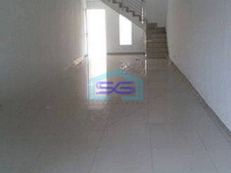 Disewakan Ruko 2 Lantai Bagus Strategis Pusat Kota Buah Batu Bandung LB 306m2