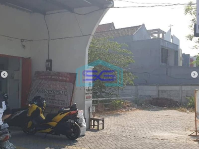 Disewakan Tanah Ada Bangunan Ruko di Wiyung Surabaya Jawa Timur LT 1200m2