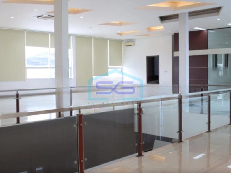 Disewakan Ruko Lokasi Strategis dan Siap Pakai di Regol, Kota Bandung LB 370 m²