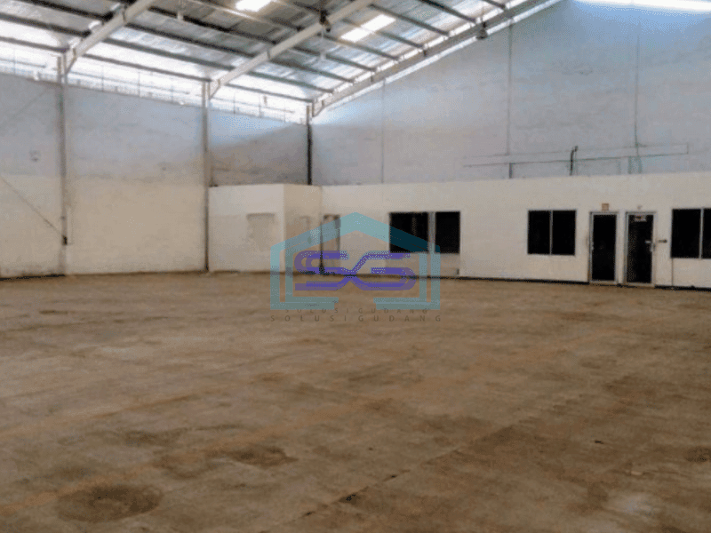Disewakan Pabrik Ada Lift Barang Luas Bangunan 10000 m² di Cikupa Tangerang