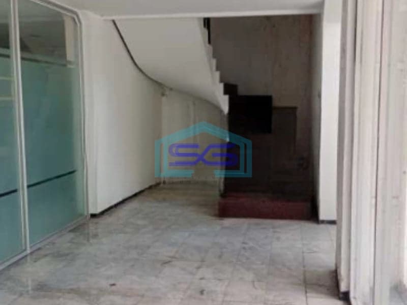 Disewakan Ruko 3 Lantai Luas Bangunan  537 m² Lokasi Surabaya Kota