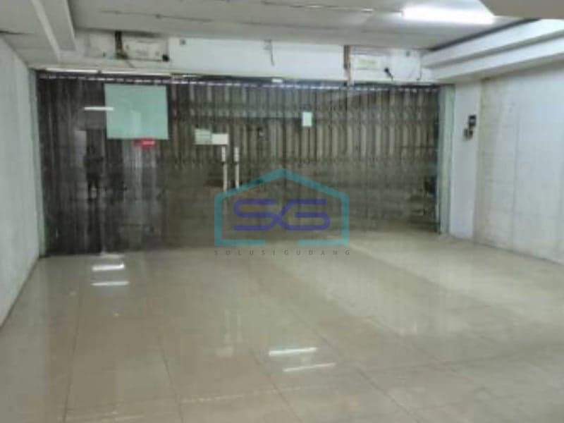 Shophouse for Rent with 350 sqm Land Area in Strategic Sidoarjo Location
