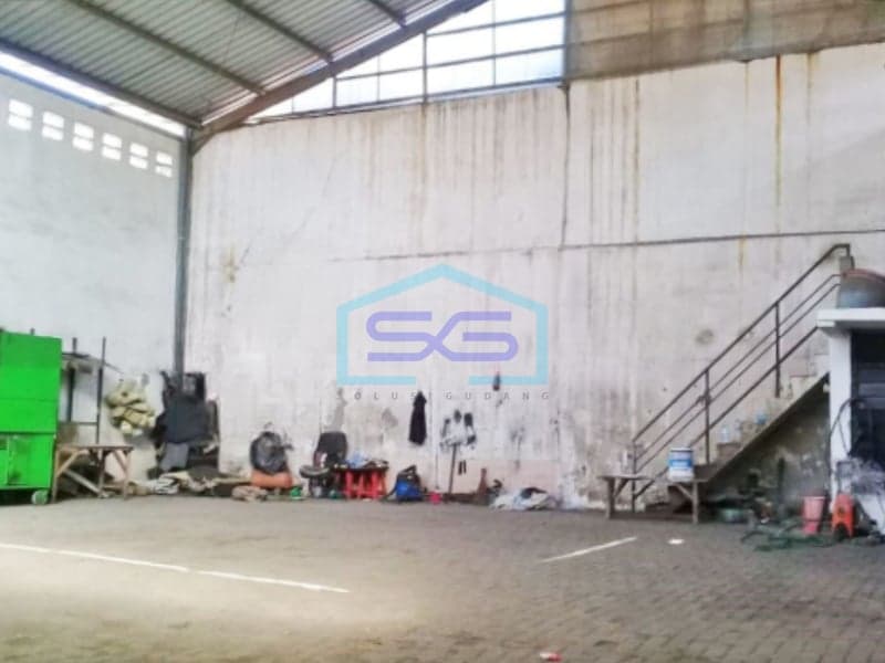 Cheap Warehouse for Rent on Jalan Raya Rungkut, Surabaya East Java 375 m² Building Area