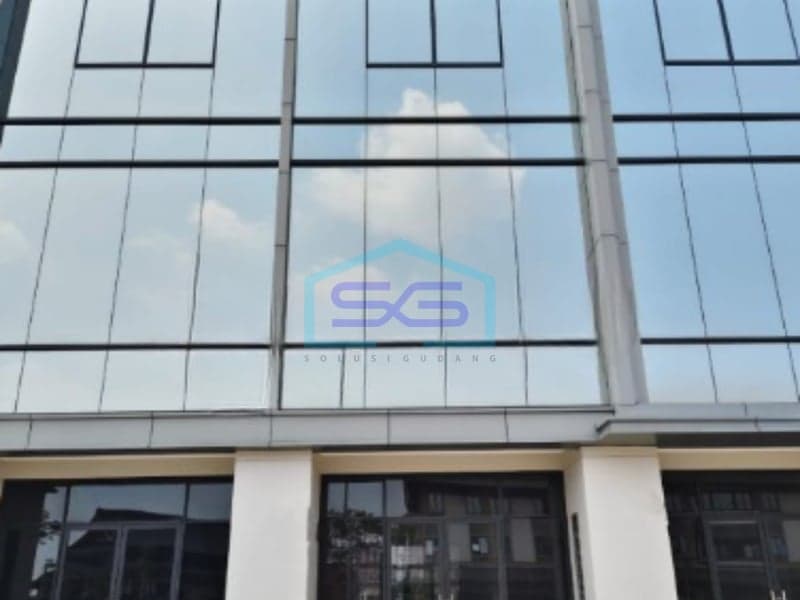 Ready-to-Use Shop House for Rent Facing Main Road in PIK 2, North Jakarta BUA 200 sqm