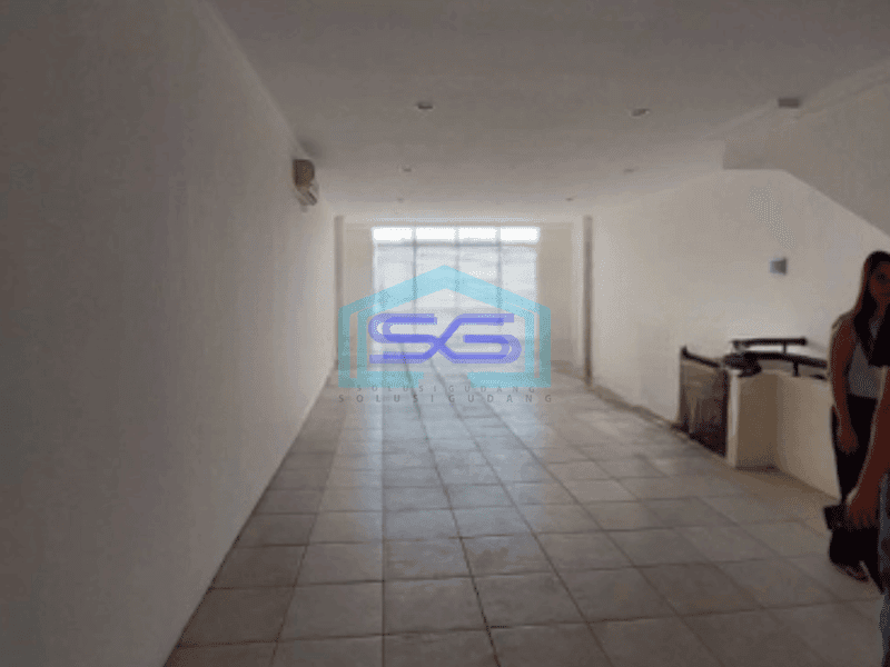 Dijual Ruko Murah Luas Bangunan  170 m² Lokasi Strategis di Batununggal Bandung