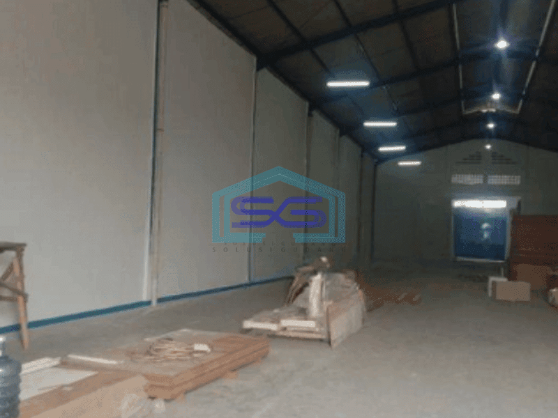 Disewakan Gudang di Benda Tangerang Luas Tanah 1100 m² Akses Container 40 Feet