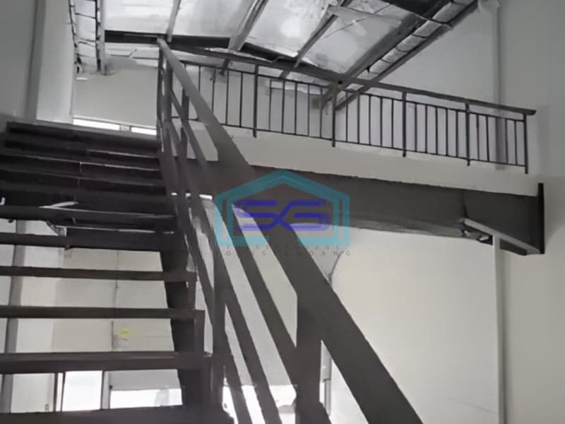 Dijual Gudang Rapih Siap Huni Luas Tanah 120m2 Bangunan 2 Lantai di Ciater Tangerang