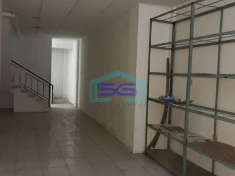 Disewakan Ruko Lokasi Strategis di Kebon Jeruk Jakarta Barat LB 196m2