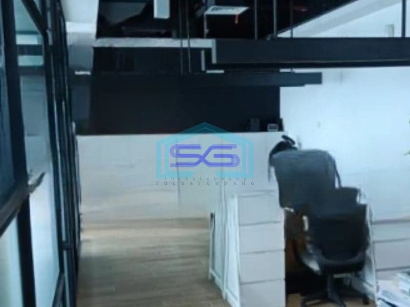 Disewakan Kantor Luas Bangunan 175 m² Lokasi Strategis di Tanjung Duren Jakarta Barat