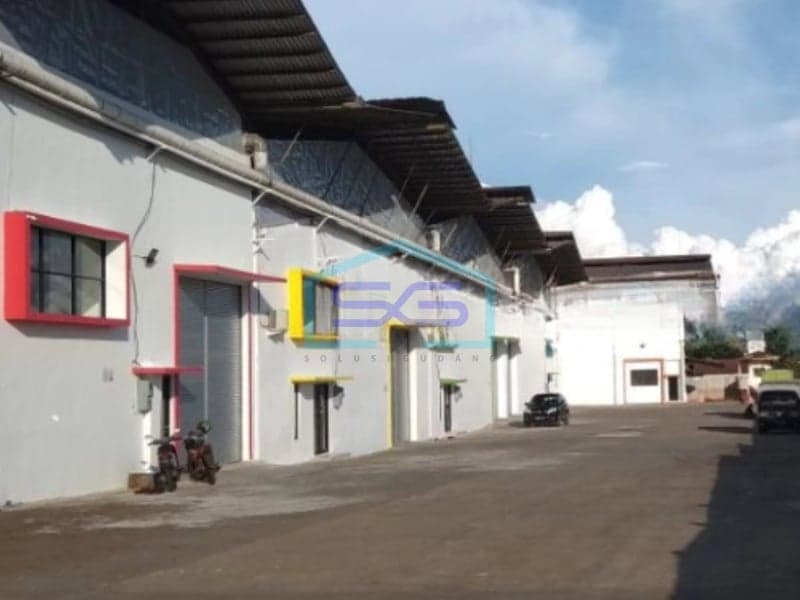 Rare Rental Spacious Warehouse with Container Access on Main Road Sentul Bogor, Building Area 580m2