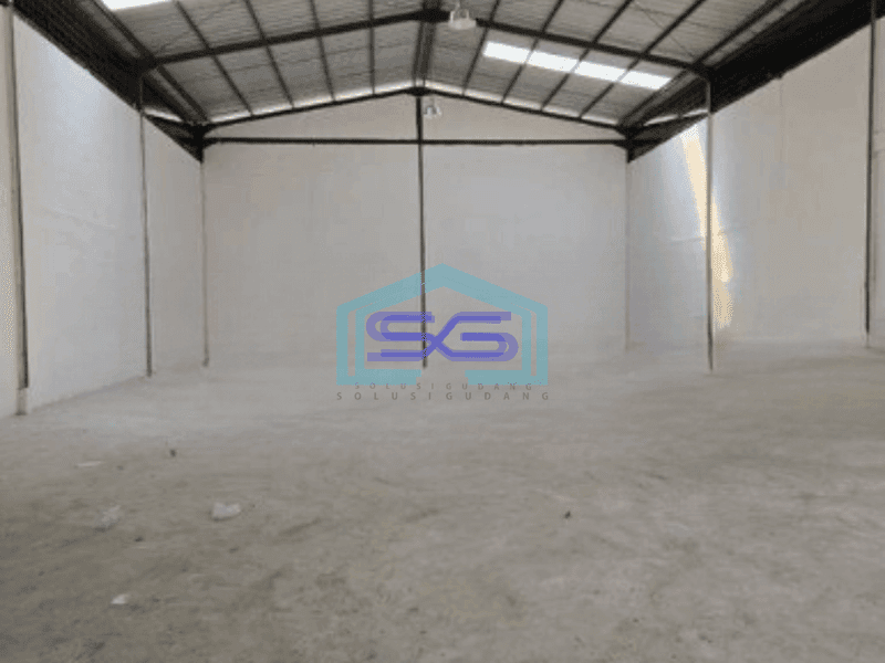 Disewakan Gudang Ada Kantor Luas Bangunan 590 m² Lokasi Strategis di Teluk Naga Tangerang